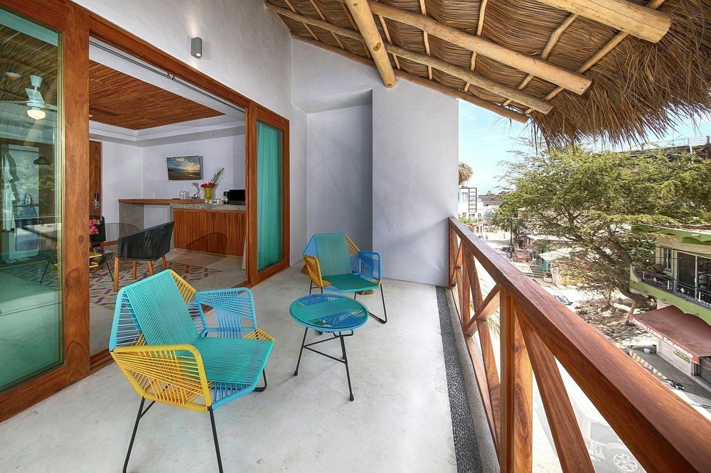 Hotel Casa Pepe Sayulita Exterior foto Balcony of a suite at the hotel